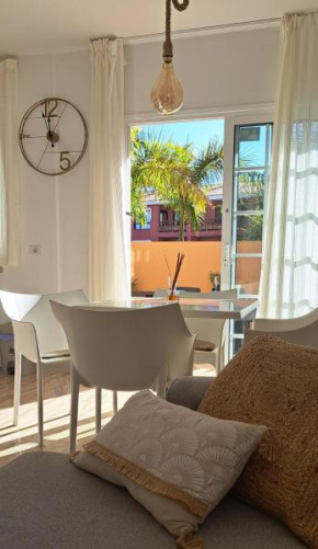 Appartement rénové 2 chambres, grande terrasse S-O, parking privé
